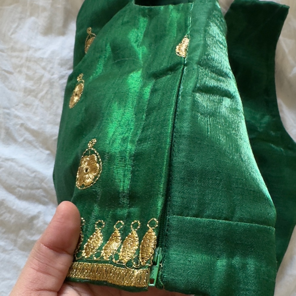 New designer embroidered Silk Green Sleeveless with Gold Accents Blouse for Sari - Picture 4 of 5